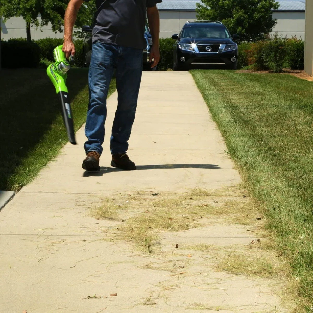 24V Cordless 135 CFM Leaf Blower / Sweeper w/ 2.0 Ah Battery - Image 3